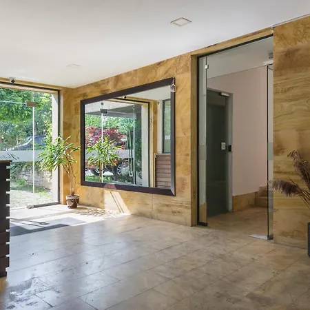 Apartment Unique With Pool And Sauna