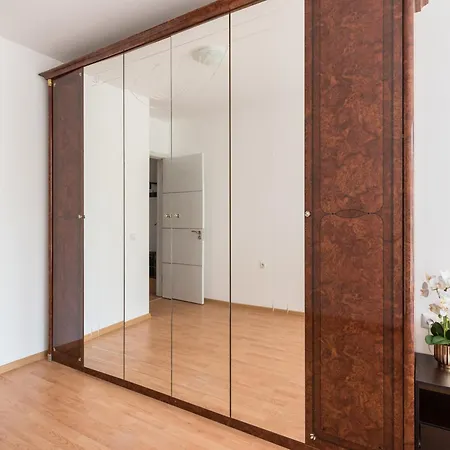 Apartment Unique With Pool And Sauna