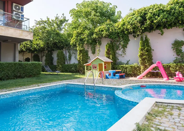 Apartament Unique With Pool And Sauna Warna